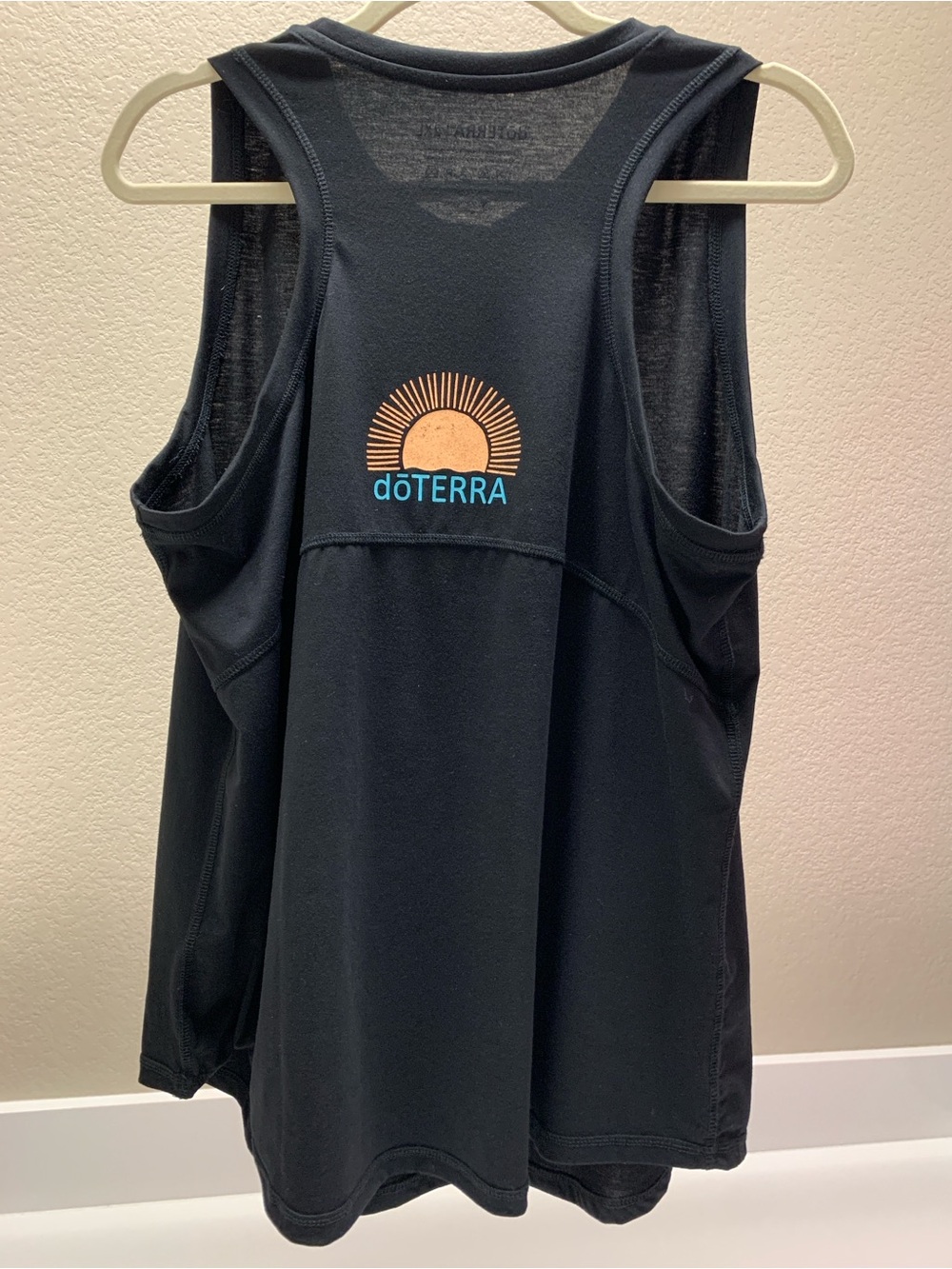 doTERRA Women’s Black Graphic Sun and Wave Tank Top 2XL - Picture 3 of 8